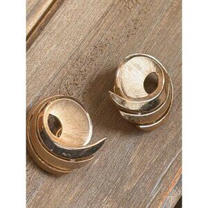 Vintage Trifari Gold-Tone Spiral Clip-On Earrings Stylish Retro Jewelry